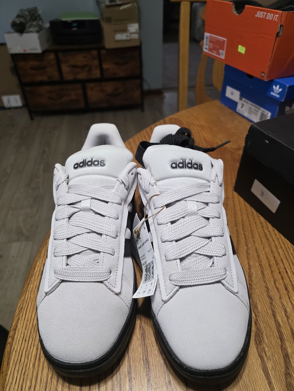 adidas Great Court Alpha Size 11.5 Men’s White Low-Top Sneakers with Black Sole